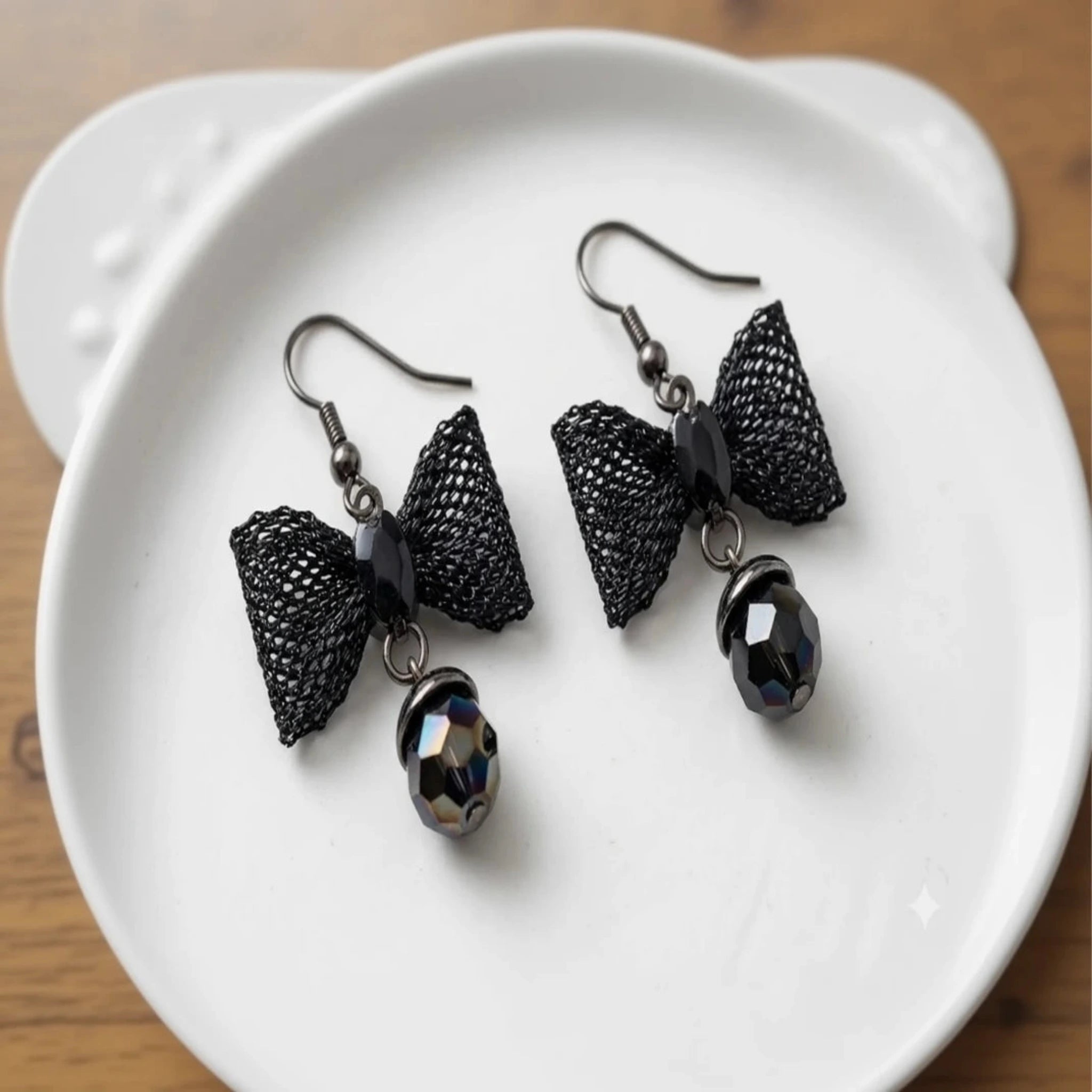 Boucles d'Oreilles "Nœud de Nuit" – Élégance Gothique & Vintage