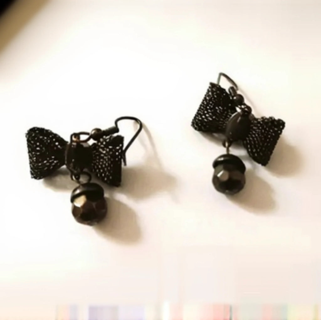 Boucles d'Oreilles "Nœud de Nuit" – Élégance Gothique & Vintage