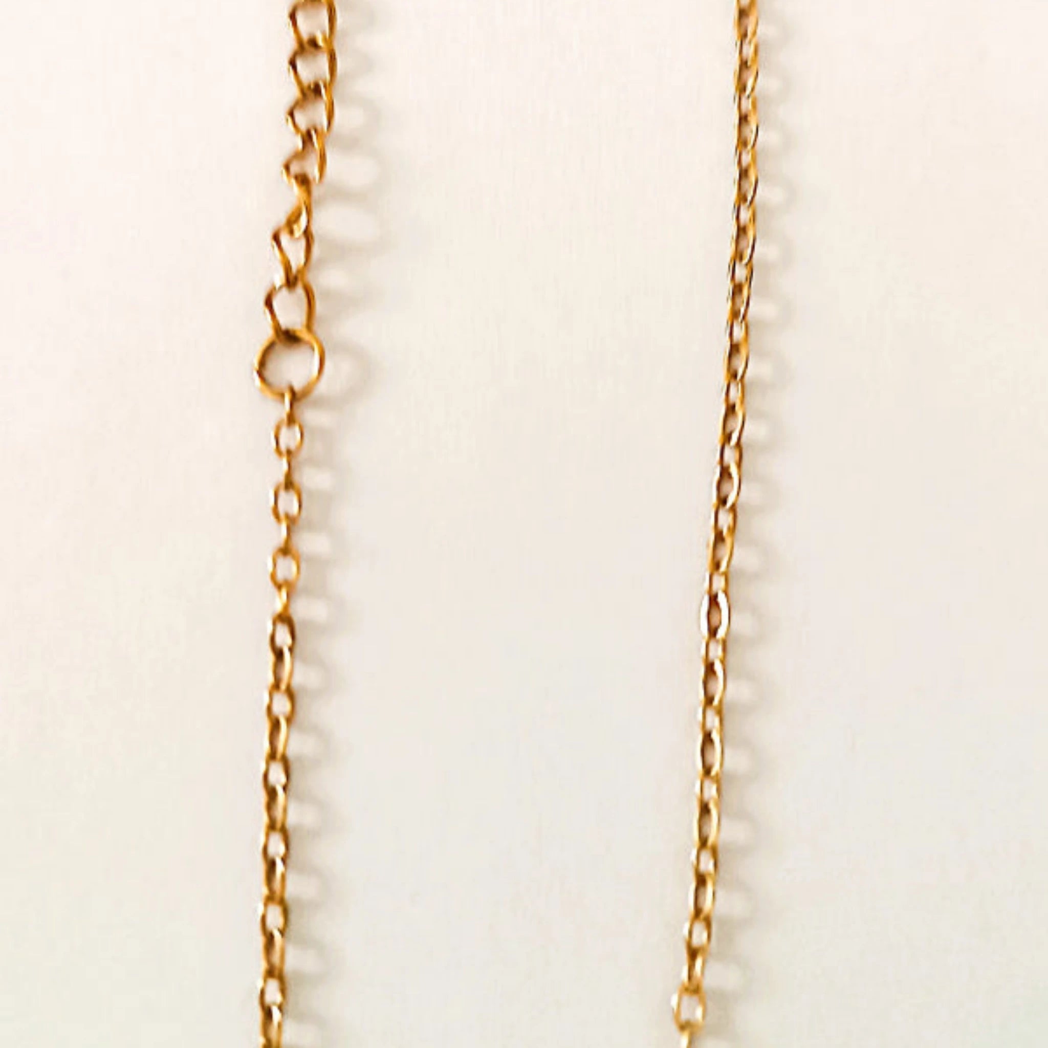 Collier Pendentif "Duo de Cerises" – Acier Inoxydable Doré & Perles