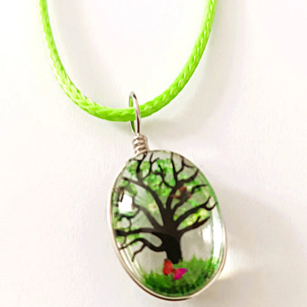 Collier Pendentif "Arbre de Vie Émeraude" – Cordon Vert Néon