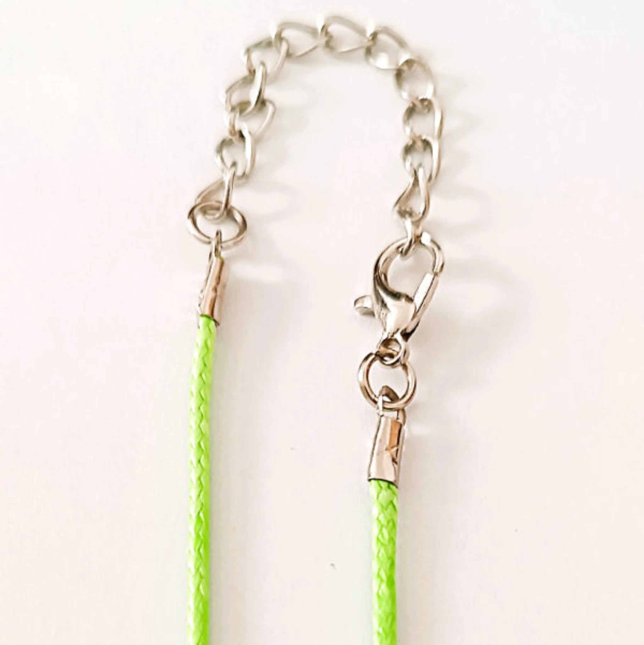 Collier Pendentif "Arbre de Vie Émeraude" – Cordon Vert Néon