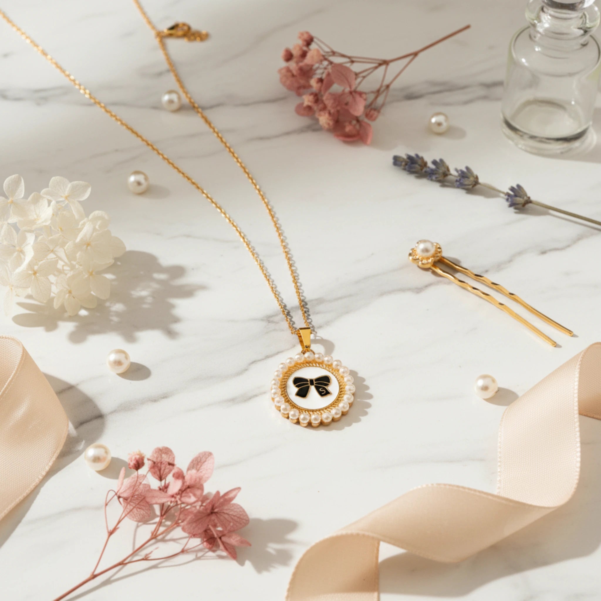 Parure "Nœud Classique" – Collier & Boucles d'Oreilles Perlées