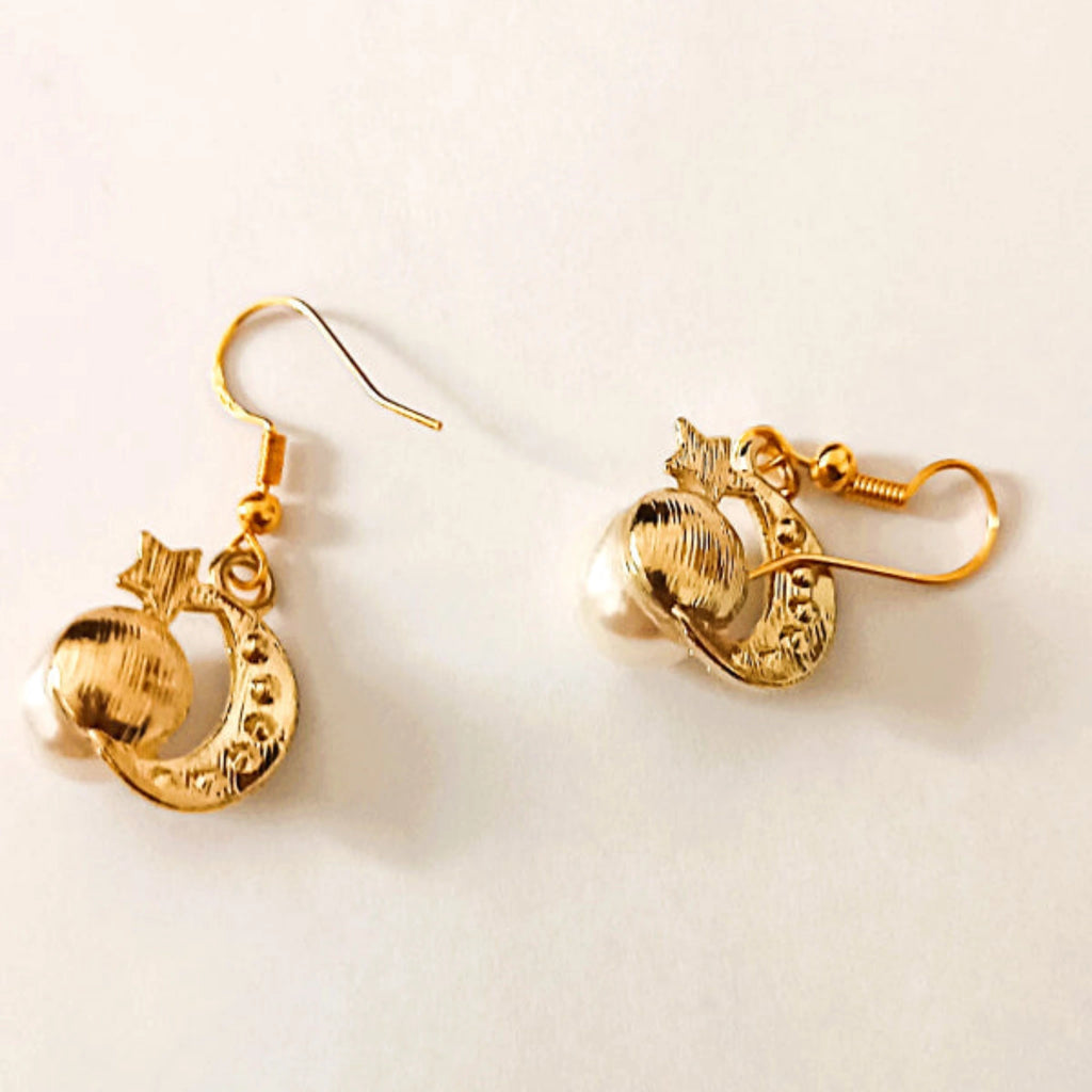 Boucles d'Oreilles Pendantes "Nuit Étoilée" – Lune, Étoile & Perle Nacre