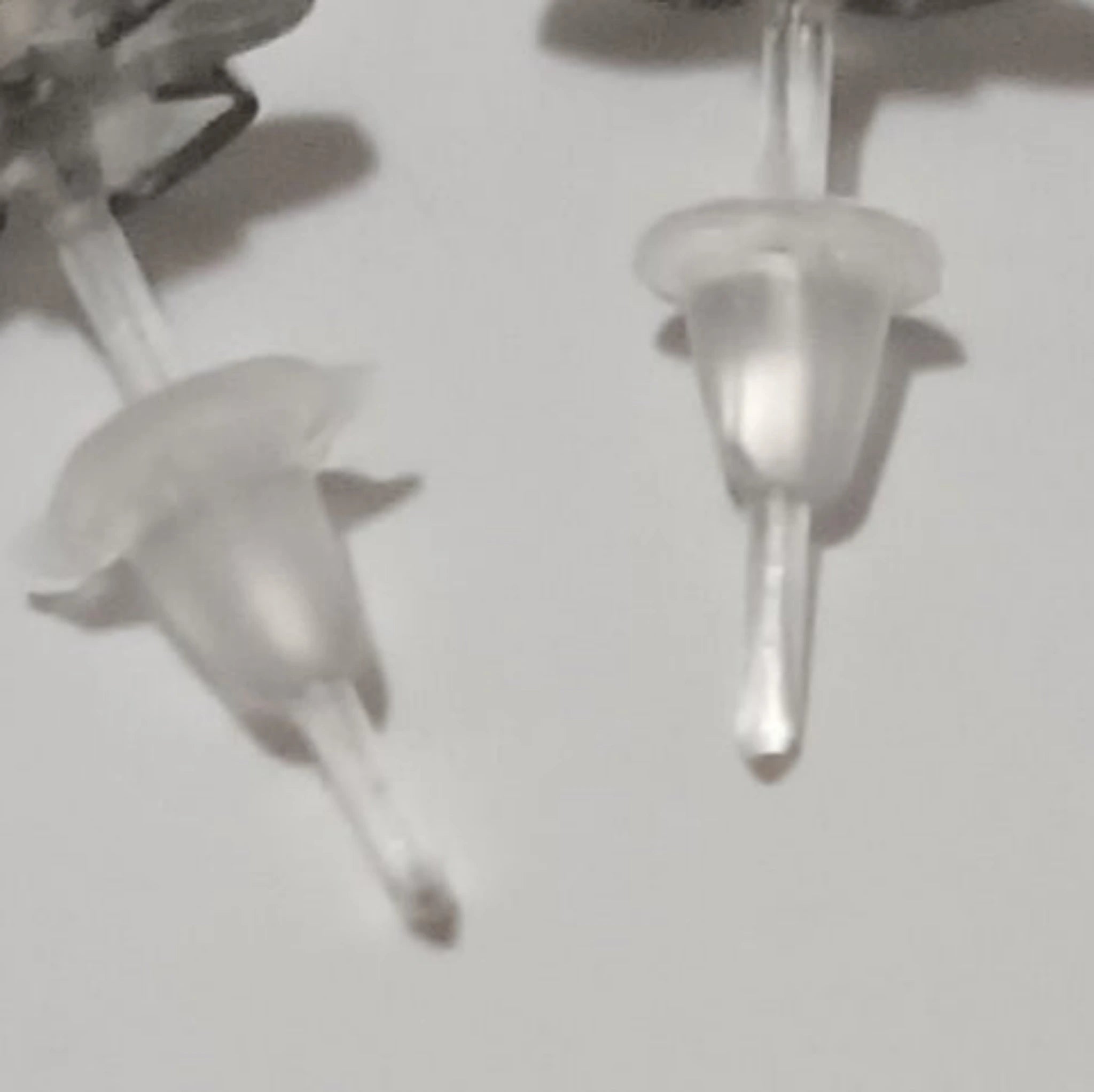 Boucles d’Oreilles "Bisou Scintillant" – 100% Plastique & Hypoallergénique