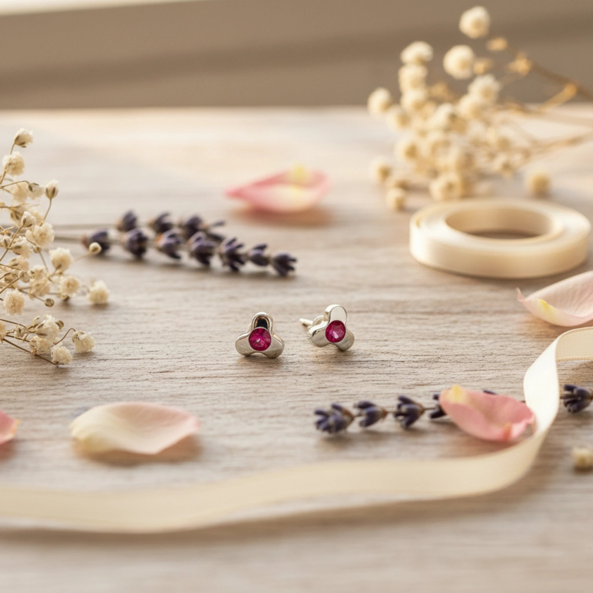 Puces d'Oreilles "Éclat Floral & Rose" – 100% Sans Métal