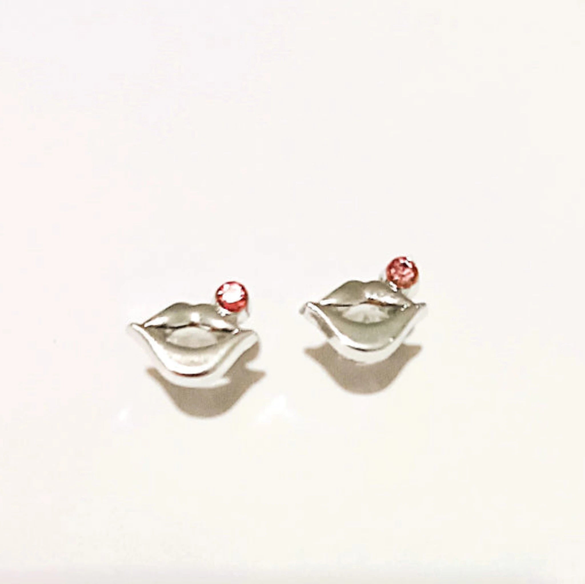 Boucles d’Oreilles "Bisou Scintillant" – 100% Plastique & Hypoallergénique