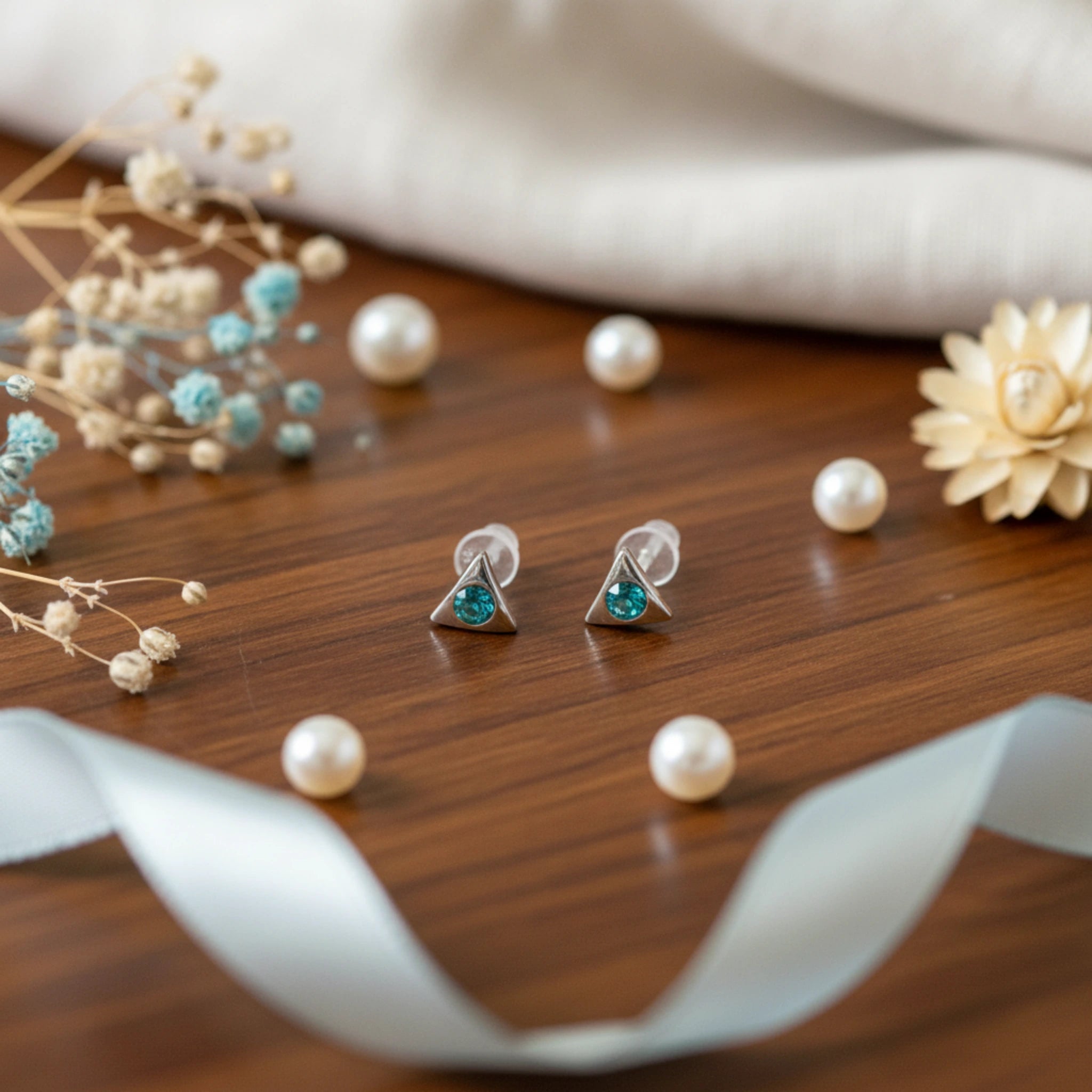 Puces d'Oreilles "Triangle Étincelant" – Turquoise & zéro métal