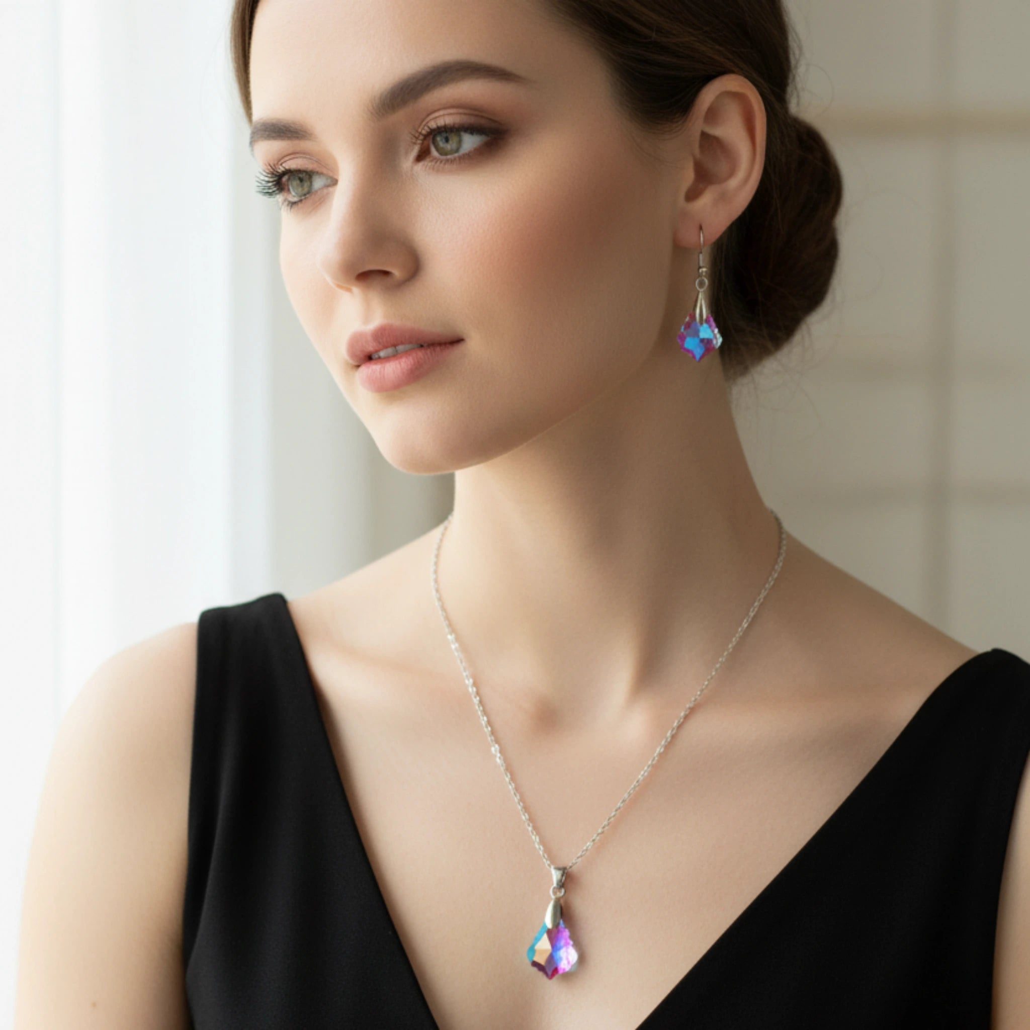 Parure "Éclat Boréal" – Collier & Boucles d'Oreilles en Cristal