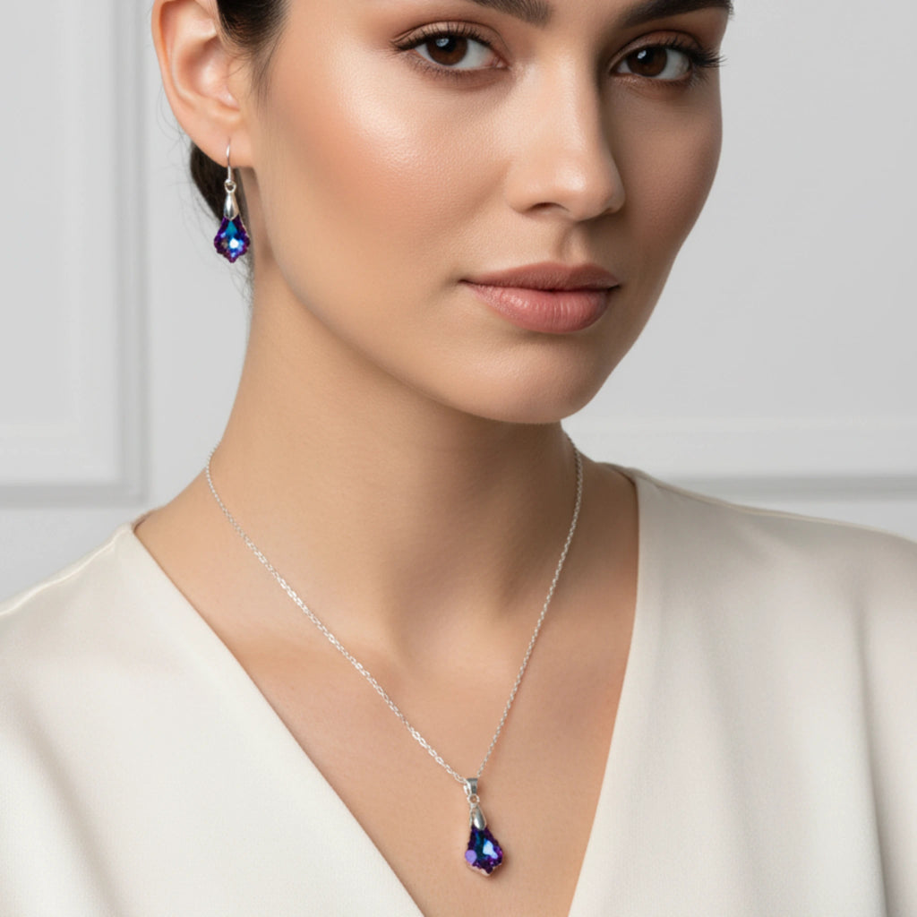 Parure "Éclat Boréal" – Collier & Boucles d'Oreilles en Cristal