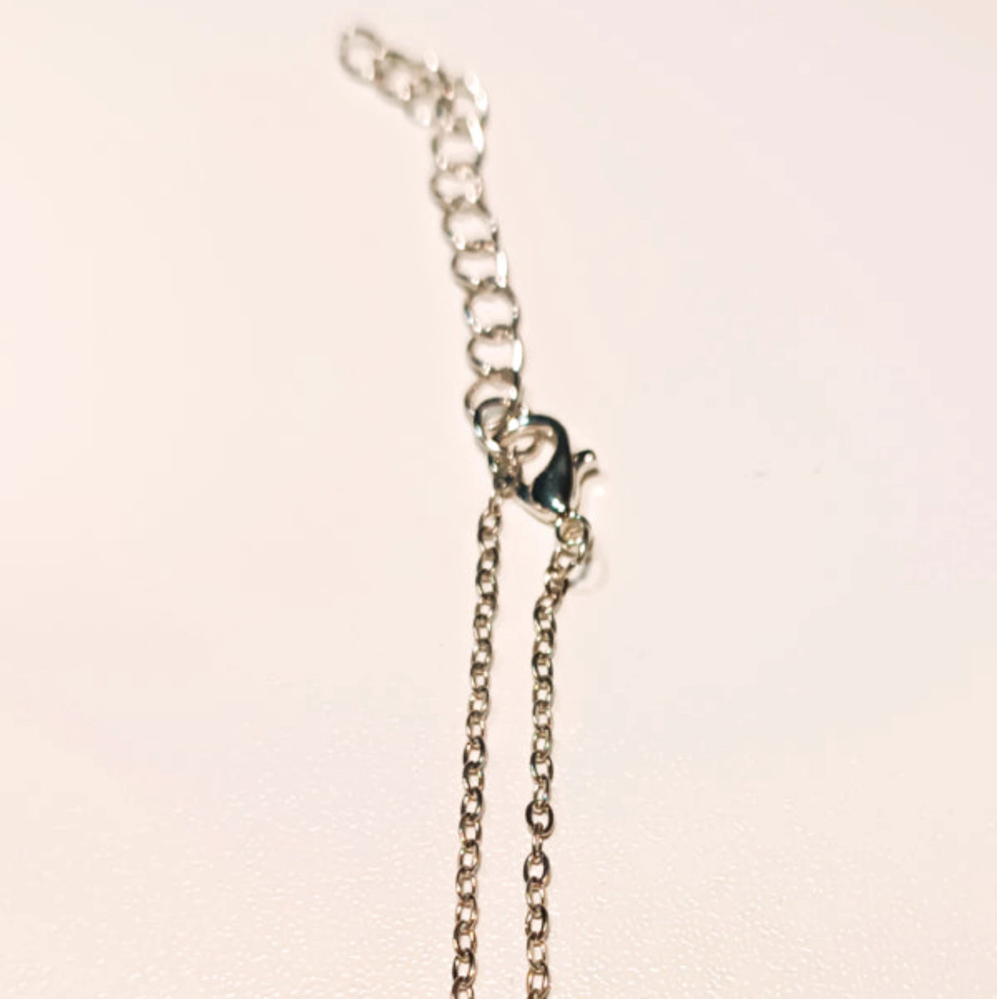 Parure "Éclat Boréal" – Collier & Boucles d'Oreilles en Cristal