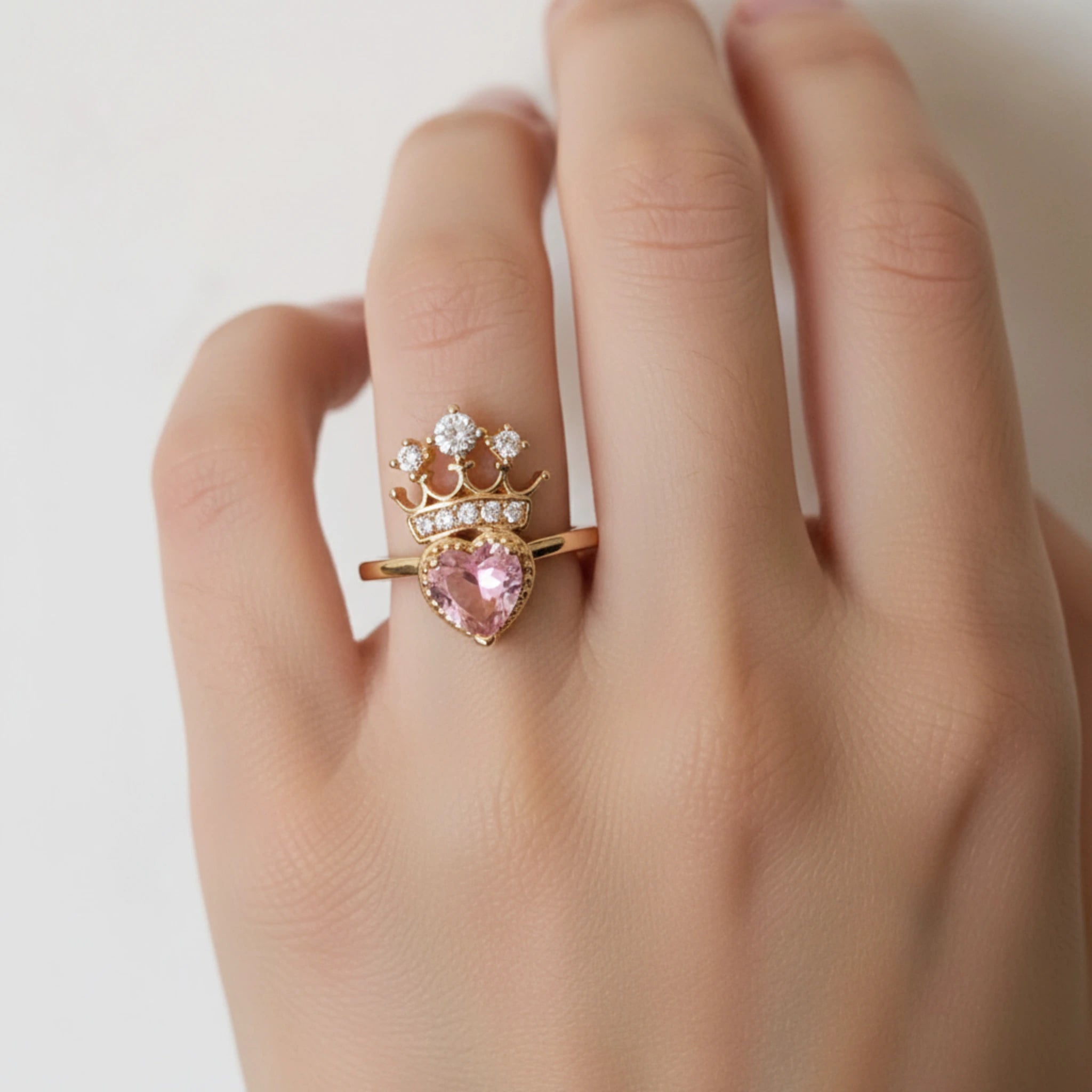 Bague "Reine de Cœur" – Cuivre Doré & Zirconium Rose
