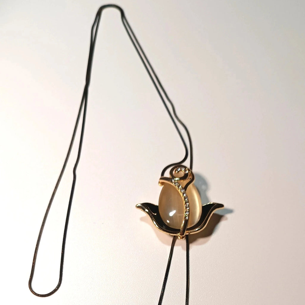 Sautoir "Tulipe de Nacre" - Collier Ajustable en métal Doré et Perle
