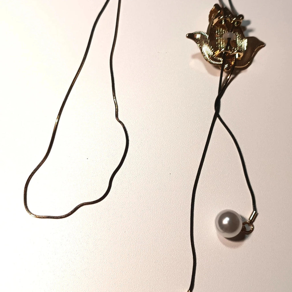 Sautoir "Tulipe de Nacre" - Collier Ajustable en métal Doré et Perle
