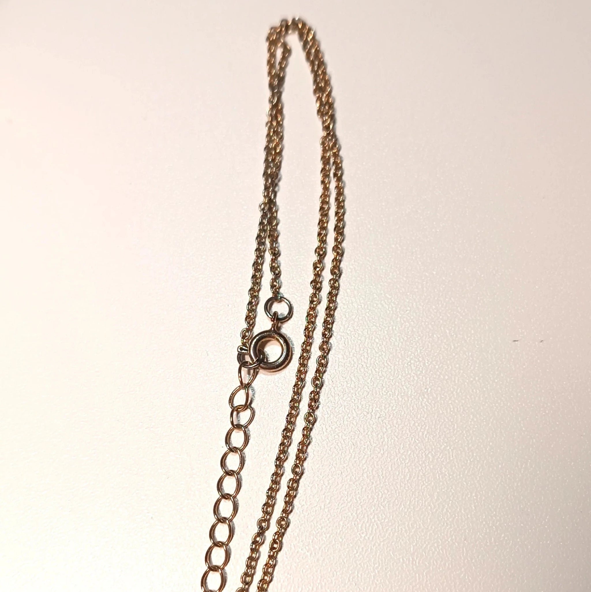 Collier "Foi Texturée" – Croix Métal Martelé Doré