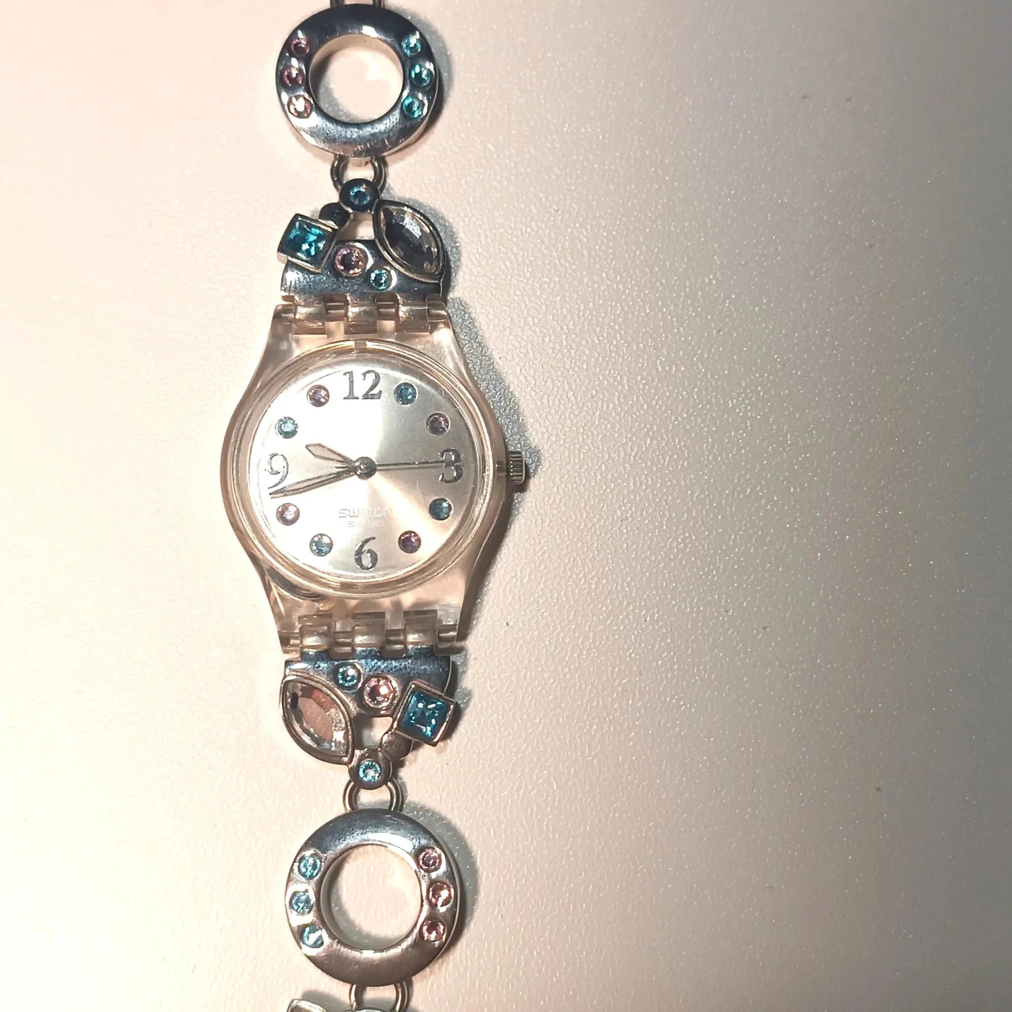 Montre Swatch Bijou "Full Bloom" - Vintage & Cristaux Multicolores