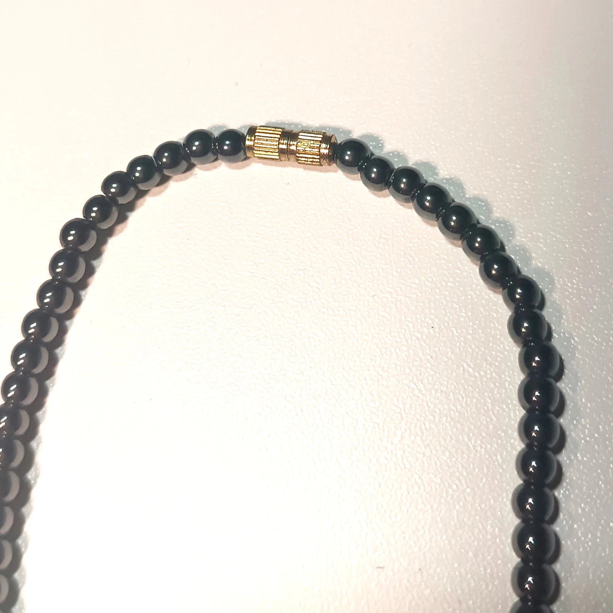 Collier "Énergie Magnétique" – Hématite Noire & Détails Cuivrés