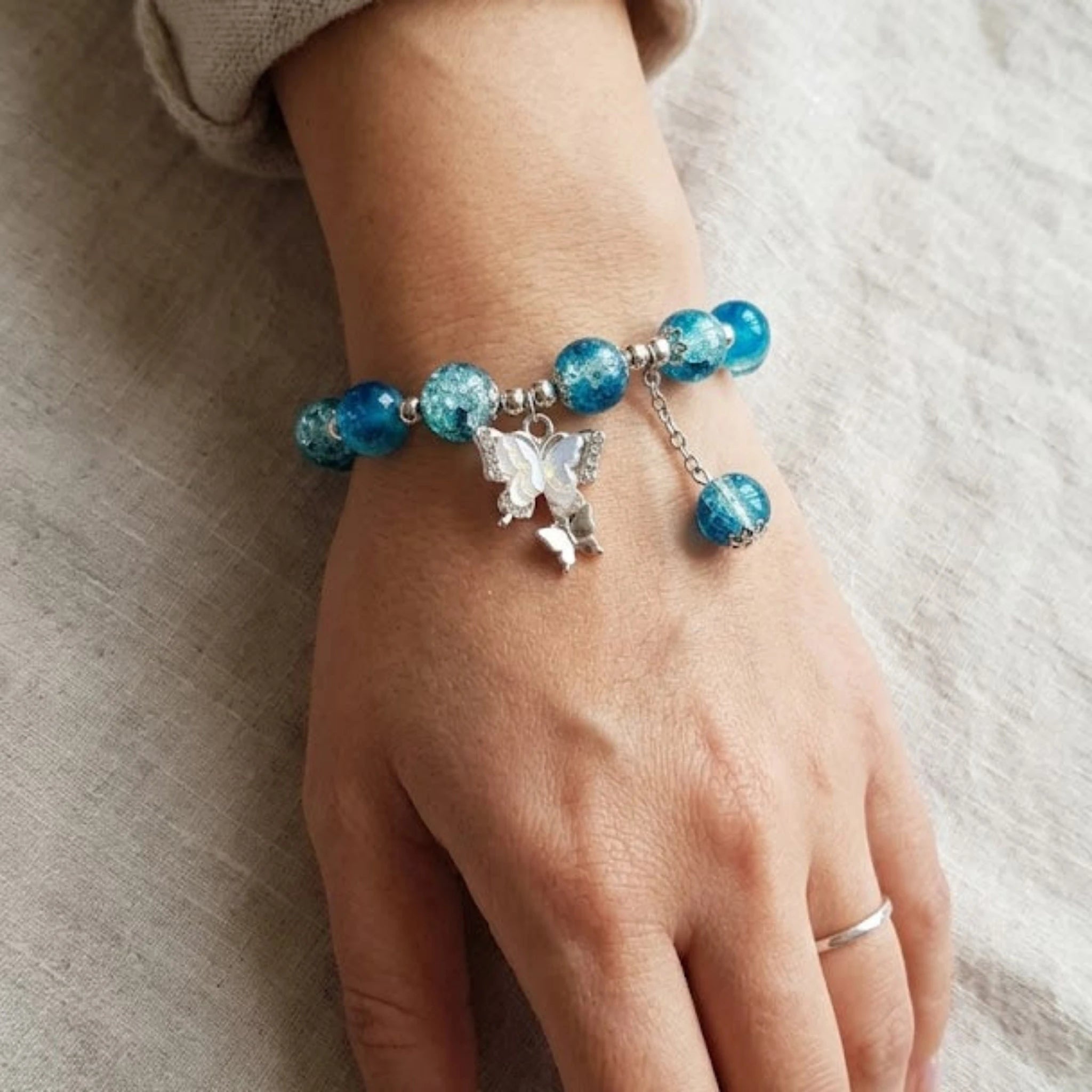 Bracelet "Envol de Turquoise" – Éclat Cristallin et Papillons