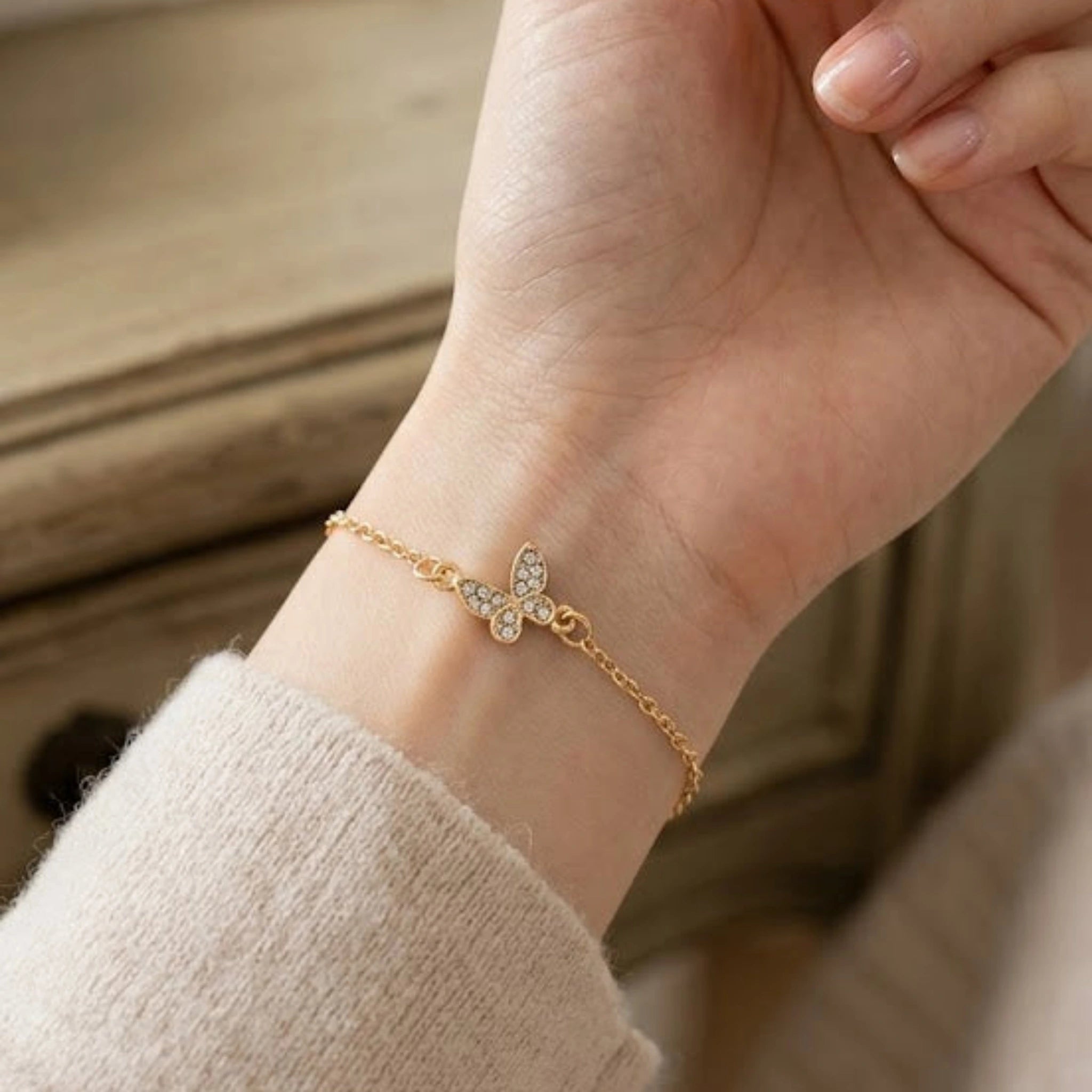 Bracelet "Aura Papillon" – Finesse et Cristaux Scintillants